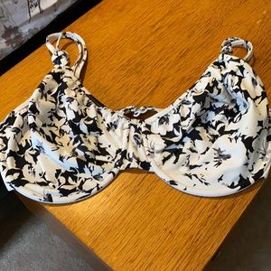 Black and white swim top